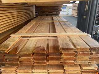 Ca. 56x Douglas wisselsponning, 18x145mm, lengte 300cm